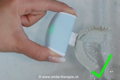 Korrekte Reinigung des Orthopulse Gerätes, nur am Plastikgehäuse halten.